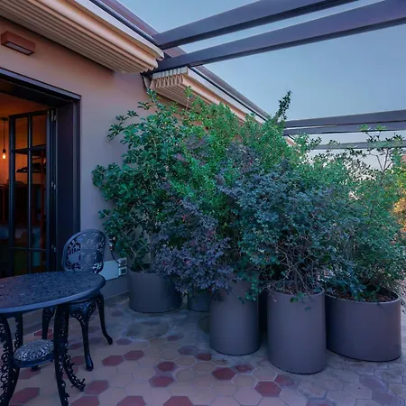 Skyline 1/7 Bed & Breakfast 4*