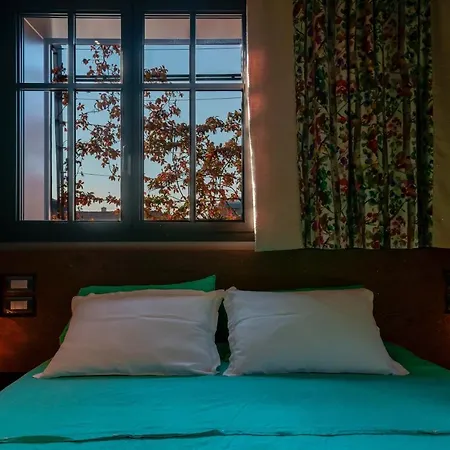 לינה וארוחת בוקר Skyline 1/7 4*