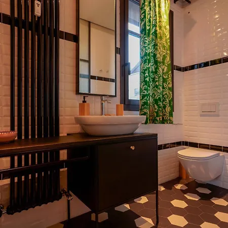 לינה וארוחת בוקר Skyline 1/7 4*