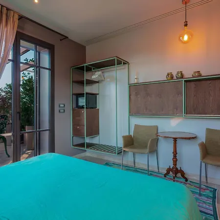 לינה וארוחת בוקר Skyline 1/7