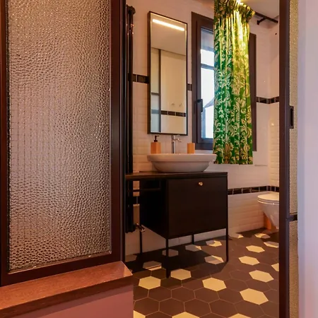 לינה וארוחת בוקר Skyline 1/7 4*