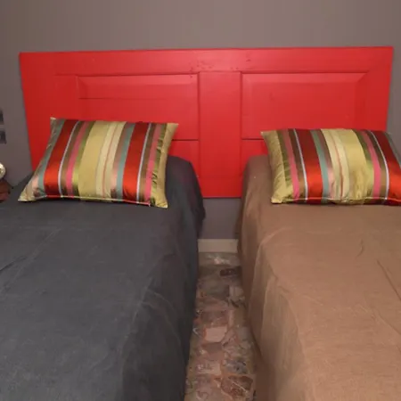 לינה וארוחת בוקר Skyline 1/7 4*