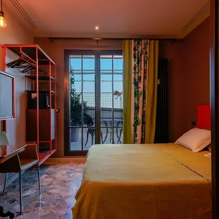 Skyline 1/7 Bed & Breakfast 4*